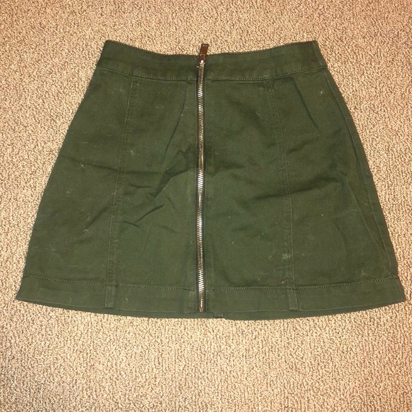 HnM olive green mini skirt - Picture 2 of 4